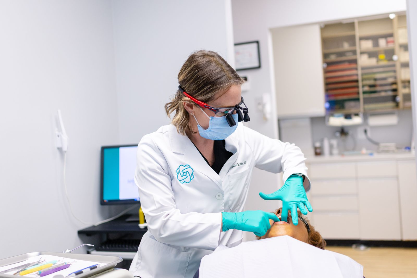 Dr. Hulver treating a patient at Metropolitan Dental Centre in Fairfax